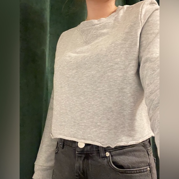 COS Stores cropped light grey cotton sweatshirt - Picture 11 of 12